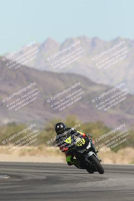 media/Oct-30-2025-Racers Edge (Thu) [[dabbdaf680]]/3-B Group/Session 2 (Turn 14)/